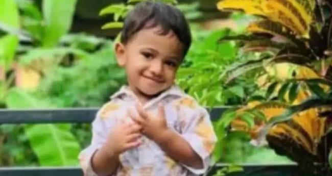 നി​ർ​ത്തി​യി​ട്ട കാ​ർ ഉ​രു​ണ്ടി​റ​ങ്ങി ര​ണ്ട​ര​വ​യ​സു​കാ​ര​ൻ മ​രി​ച്ചു