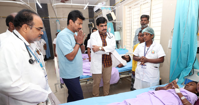 ഗൂഢാലോചനയെന്ന് ടിവികെ,  ഒളിച്ചോടിയെന്ന് ഡിഎംകെ