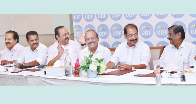 അ​ന്‍​വ​റും ത​രൂ​രും ച​ര്‍​ച്ച​യാ​കാ​തെ യു​ഡി​എ​ഫ് നേ​തൃ​യോ​ഗം
