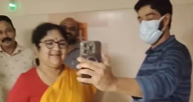 ഇ​പ്പോ​ൾ കു​റ​ച്ചു ആ​ശ്വാ​സ​മു​ണ്ട്; വീഡി​യോ കോ​ളി​ൽ മ​ന്ത്രി ആ​ർ.​ബി​ന്ദു​വി​നോ​ട് സം​സാ​രി​ച്ച് ഉ​മ തോ​മ​സ്