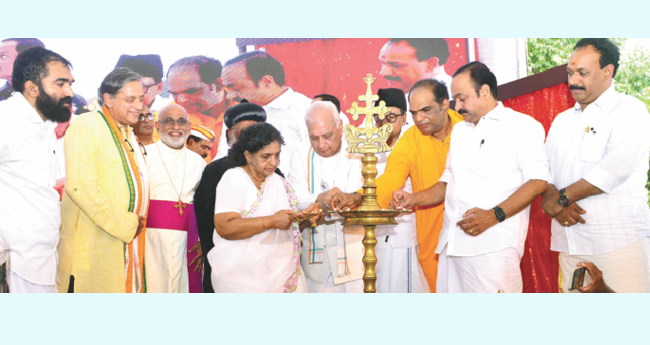 ഉമ്മന്‍ ചാണ്ടി ജനസേവകനും ജനനായകനും: ഗവര്‍ണര്‍ ആരിഫ് മുഹമ്മദ് ഖാന്‍