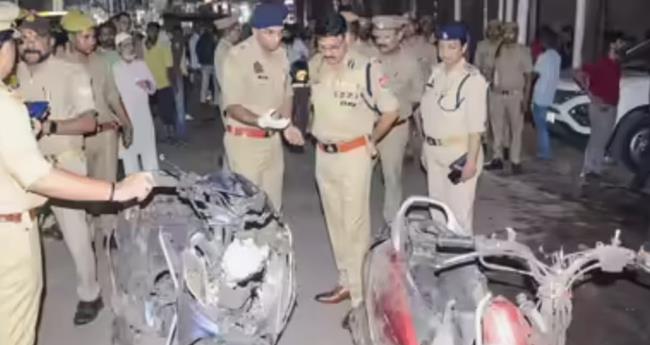 ഉ​ത്ത​ർ​പ്ര​ദേ​ശി​ൽ‌ ര​ണ്ട് സ്കൂ​ട്ട​റു​ക​ൾ പൊ​ട്ടി​ത്തെ​റി​ച്ചു; ര​ണ്ട് പേ​ർ​ക്ക് ഗു​രു​ത​ര പ​രി​ക്ക്