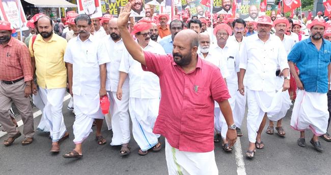 ഇ​ട​തു​വോ​ട്ടു​ക​ൾ ബി​ജെ​പി​ക്കു പോ​യ​ത് അ​ത്ഭു​ത​പ്പെ​ടു​ത്തു​ന്നു: സു​നി​ൽ​കു​മാ​ർ