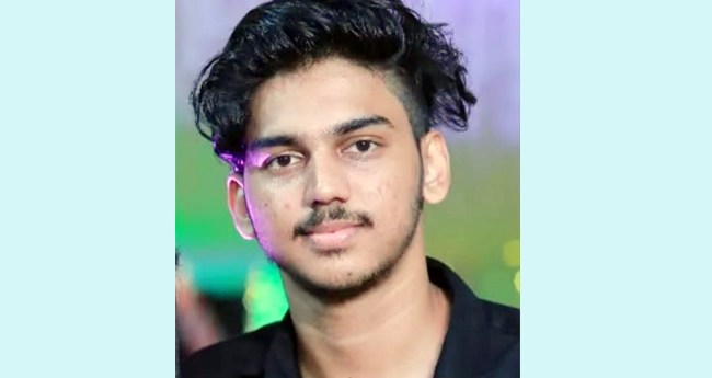 തെ​രു​വു​നാ​യ  കു​റു​കെ ചാ​ടി;  സ്കൂ​ട്ട​ർ മ​റി​ഞ്ഞ്  യു​വാ​വ് മ​രി​ച്ചു