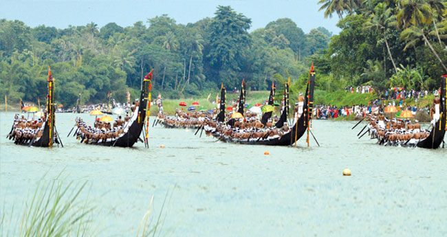 ആ​റ​ന്മു​ള ജ​ലോ​ത്സ​വം: മ​ന്നം ട്രോ​ഫി  മേ​ലു​ക​ര, വ​ൻ​മ​ഴി പ​ള്ളി​യോ​ട​ങ്ങ​ൾ​ക്ക്