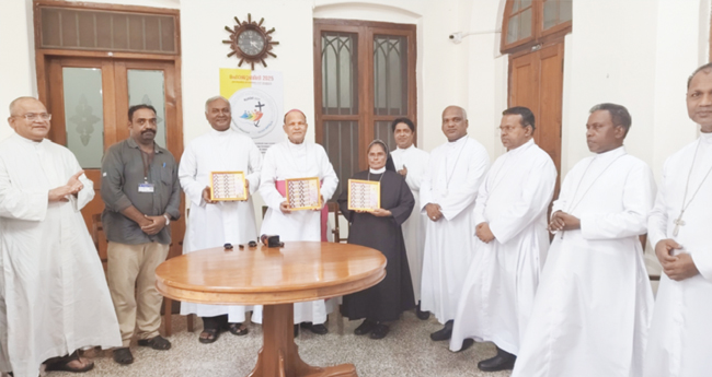 മദർ ഏലീശ്വായുടെ വാഴ്ത്തപ്പെട്ട പദവി: തപാൽ സ്റ്റാമ്പ് പ്രകാശനം ചെയ്തു
