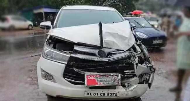പ്ര​തി​പ​ക്ഷ നേ​താ​വി​ന്‍റെ വാ​ഹ​നം അ​പ​ക​ട​ത്തി​ൽ​പ്പെ​ട്ടു