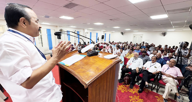 യു​ഡി​എ​ഫ് ഭ​ര​ണം വ​ന്നാ​ൽ മാ​ധ്യ​മപ്ര​വ​ർ​ത്ത​ക​രു​ടെ  പെ​ൻ​ഷ​ൻ കൂ​ട്ടും: വി.​ഡി. സ​തീ​ശ​ൻ