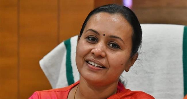 ഡോ​ക്ട​ർ​മാ​രു​ടെ യോ​ഗ്യ​ത മാ​നേ​ജ്മെ​ന്‍റ് പ​രി​ശോ​ധി​ക്ക​ണം: മ​ന്ത്രി വീ​ണാ ജോ​ര്‍​ജ്
