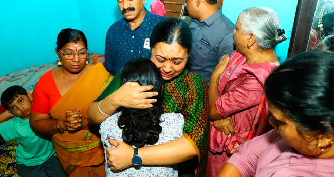 അ​മ്മ​ എന്നു​വ​രും‍?; സ​ങ്ക​ട​ക്ക​ട​ലാ​യി കു​റു​ങ്ങ​ഴ കൊ​ഞ്ഞോ​ൺ വീ​ട്