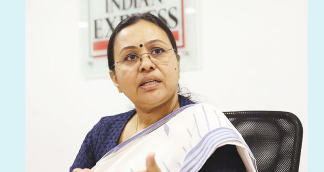 രോ​ഗി​ക​ളെ പ്ര​വേ​ശി​പ്പി​ച്ച​തി​ല്‍  മ​ന്ത്രി വി​ശ​ദീ​ക​ര​ണം തേ​ടി