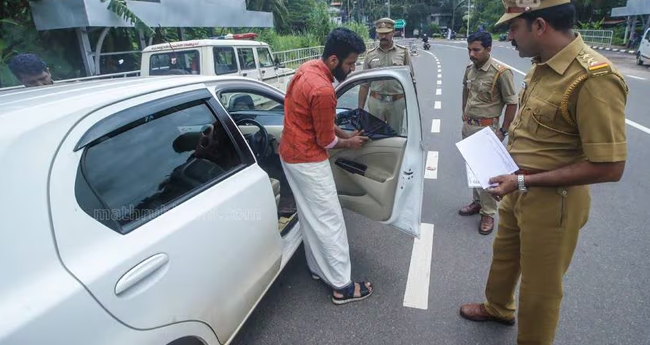 വാ​ഹ​ന പ​രി​ശോ​ധ​ന​യി​ൽ പി​ഴ ചു​മ​ത്തി​യി​ല്ല ; അ​ഞ്ചു ജി​ല്ല​ക​ളി​ൽ  സ​ർ​ക്കാ​രി​ന് ന​ഷ്ടം 43 ല​ക്ഷം