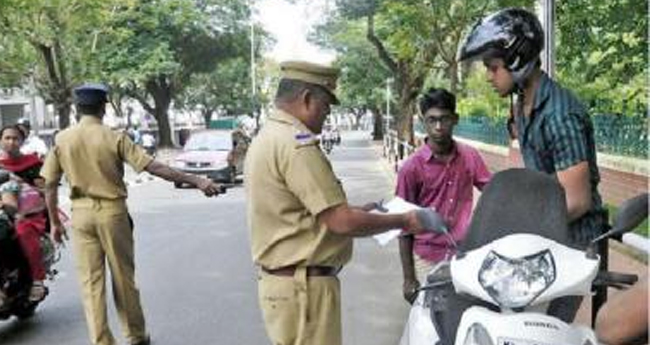 ഗ​താ​ഗ​ത നി​യ​മ​ലം​ഘ​നം: കേരളം പി​ഴ കു​റ​ച്ചതു പുനഃപരിശോധിക്കണമെന്നു സ​മി​തി