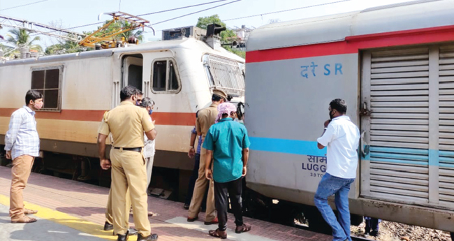 ഓ​ട്ടത്തിനിടെ വേ​ണാ​ടി​ന്‍റെ എ​ന്‍​ജി​ന്‍ വേ​ര്‍​പെ​ട്ടു