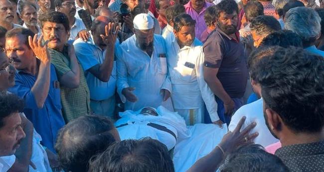 വെ​ഞ്ഞാ​റ​മൂ​ട് കൂ​ട്ട​ക്കൊ​ല; കൊ​ല്ല​പ്പെ​ട്ട​വ​ർ​ക്ക് ക​ണ്ണീ​രോ​ടെ യാ​ത്രാ​മൊ​ഴി​യേ​കി നാ​ട്