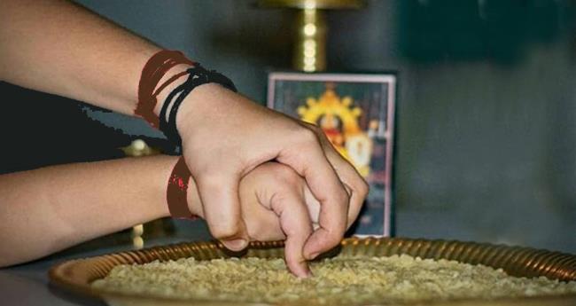 ഇ​ന്ന് വി​ജ​യ​ദ​ശ​മി, ആ​ദ്യാ​ക്ഷ​രം കു​റി​ക്കാൻ കു​രു​ന്നു​ക​ൾ
