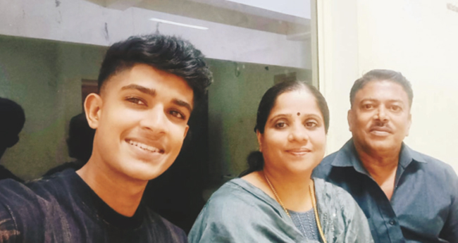 അ​​ച്ഛ​​ന്‍റെ​​യും അ​​മ്മ​​യു​​ടെ​​യും വി​​ക്കി