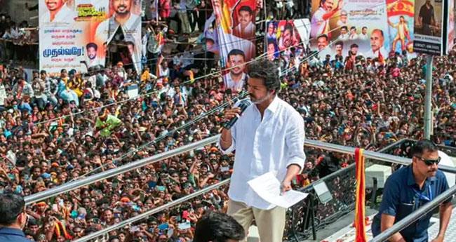 ക​രൂ​ർ ദു​ര​ന്തം; വി​ജ​യ്‌​യു​ടെ അ​റ​സ്റ്റാ​വ​ശ്യ​പ്പെ​ട്ട് പ്ര​ചാ​ര​ണം ശ​ക്തം