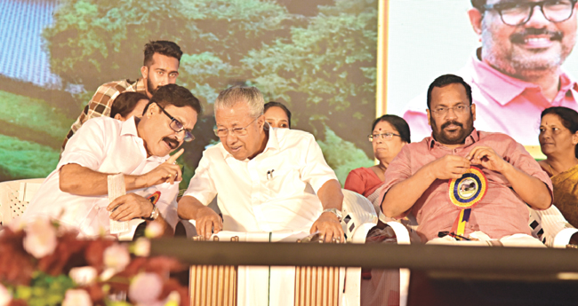 നീ​രൊ​ഴു​ക്ക് വീ​ണ്ടെ​ടു​ക്കും,  പ​ശ്ചി​മ​ഘ​ട്ടം  സു​ര​ക്ഷി​ത​മാ​ക്കും: മു​ഖ്യ​മ​ന്ത്രി