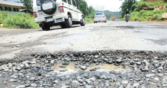 പൊ​ട്ടി​പ്പൊ​ളി​ഞ്ഞ റോ​ഡു​ക​ളി​ൽ  വി​ജി​ല​ൻ​സി​ന്‍റെ മി​ന്ന​ൽ പ​രി​ശോ​ധ​ന