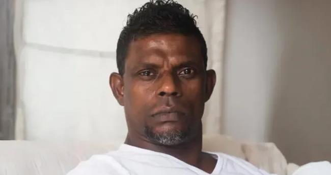 വി.​എ​സ്. അ​ച്യു​താ​ന​ന്ദ​നെ​യും ഉ​മ്മ​ൻ​ചാ​ണ്ടി​യെ​യും അ​ധി​ക്ഷേ​പി​ക്കു​ന്ന ഫേ​സ്ബു​ക്ക് പോ​സ്റ്റ്; വി​നാ​യ​ക​നെ​തി​രെ പോ​ലീ​സി​ൽ പ​രാ​തി