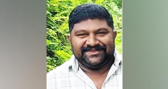 വി.​എ​സ്. അ​ച്യു​താ​ന​ന്ദ​നെ അ​ധി​ക്ഷേ​പി​ച്ച് ഫേ​സ്ബു​ക്ക് പോ​സ്റ്റ്; അ​ധ്യാ​പ​ക​നെ​തി​രെ പ​രാ​തി