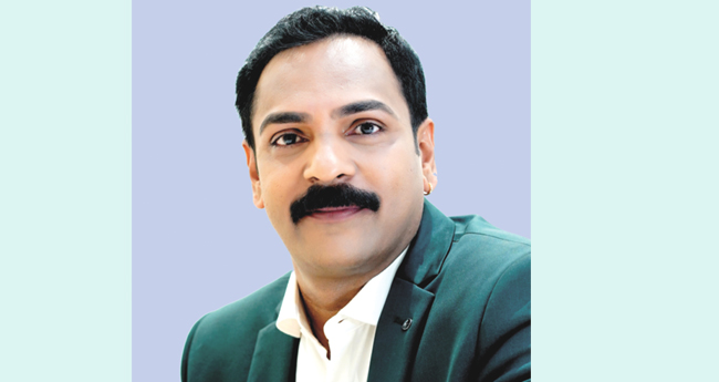 ധ​ന​ല​ക്ഷ്മി ഗ്രൂ​പ്പ് ചെ​യ​ർ​മാ​ൻ വി​പി​ൻ​ദാ​സ്  ക​ട​ങ്ങോ​ട്ടി​ന് ഇ​ര​ട്ട രാ​ജ്യാ​ന്ത​ര​ ബ​ഹു​മ​തി