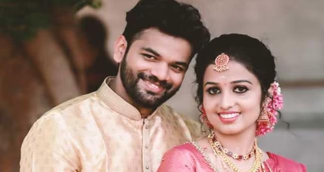 വി​ഷ്ണു​ജ​യു​ടെ ആ​ത്മ​ഹ​ത്യ; റി​മാ​ന്‍​ഡി​ലു​ള്ള ഭ​ര്‍​ത്താ​വ് പ്ര​ഭി​നെ ജോ​ലി​യി​ൽ​നി​ന്ന് സ​സ്പെ​ന്‍റു​ചെ​യ്തു