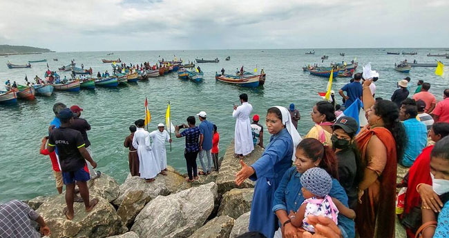 ച​ർ​ച്ച​യോ പ​രി​ഹാ​ര​മോ  ഇ​ല്ലാ​തെ വി​ഴി​ഞ്ഞം