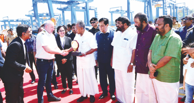 വി​ഴി​ഞ്ഞം തു​റ​മു​ഖം ഇ​ന്ത്യ​ക്ക് അ​ഭി​മാ​ന​ക​രം: മു​ഖ്യ​മ​ന്ത്രി