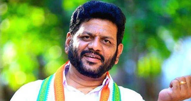 സി​പി​എം മ​ദ്യ​ക്ക​മ്പ​നി​ക്ക് വേ​ണ്ടി എ​ല​പ്പു​ള്ളി പ​ഞ്ചാ​യ​ത്ത് ഭ​ര​ണം  അ​ട്ടി​മ​റി​ക്കാ​ൻ ശ്ര​മി​ക്കു​ന്നു: വി.​കെ. ശ്രീ​ക​ണ്ഠ​ൻ