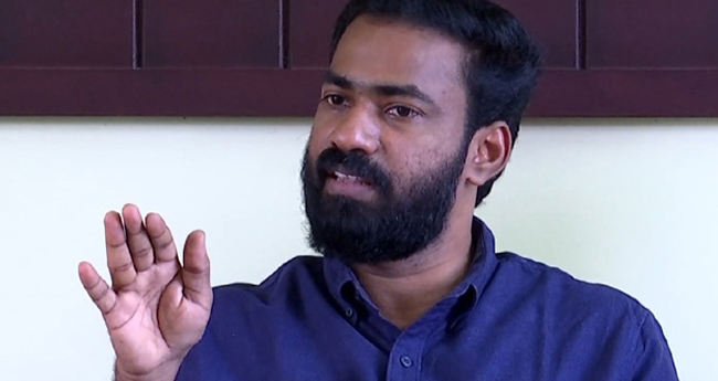 വീ​ണ വീഴാതിരിക്കാൻ ‘ര​ക്ഷാ​പ്ര​വ​ർ​ത്ത​ന​ത്തി​ന്’ ഡി​വൈ​എ​ഫ്ഐ