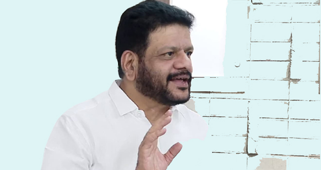 ഒ​രു സ്ത്രീ​യെ​യും അ​പ​മാ​നി​ച്ചി​ട്ടി​ല്ല;  മ​ല​ക്കം​മ​റി​ഞ്ഞ്  വി.​കെ. ശ്രീ​ക​ണ്ഠ​ന്‍