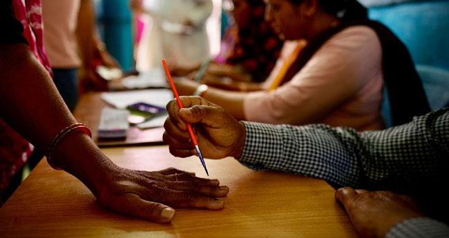 ത​ദ്ദേ​ശ ഉ​പ​തെ​ര​ഞ്ഞെ​ടു​പ്പ്; വോ​ട്ടെ​ടു​പ്പ് പു​രോ​ഗ​മി​ക്കു​ന്നു