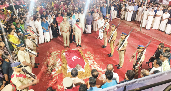 പു​​​ന്ന​​​പ്ര-​​​വ​​​യ​​​ലാ​​​ർ സ​​​മ​​​ര​​​നാ​​​യ​​​ക​​​നു വ​​​ലി​​​യചു​​​ടു​​​കാ​​​ട്ടി​​​ൽ അ​​​ന്ത്യ​​​വി​​​ശ്ര​​​മം