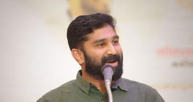 കേ​സു​കൊ​ടു​ക്കു​മെ​ന്ന് പ​റ​ഞ്ഞ് സ​രി​ൻ പേ​ടി​പ്പി​ക്ക​രു​ത്: വി.​ടി. ബ​ൽ​റാം