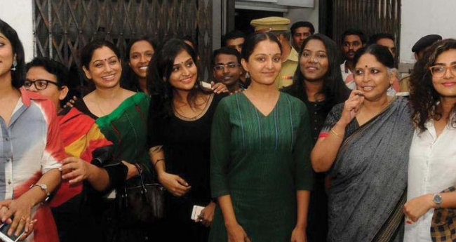 ഹേ​മ ക​മ്മി​റ്റി റി​പ്പോ​ര്‍​ട്ടി​ല്‍ സ​ര്‍​ക്കാ​രി​ന്‍റേ​ത് നി​ഷേ​ധാ​ത്മക നി​ല​പാ​ടെ​ന്ന്  ഡ​ബ്ല്യു​സി​സി