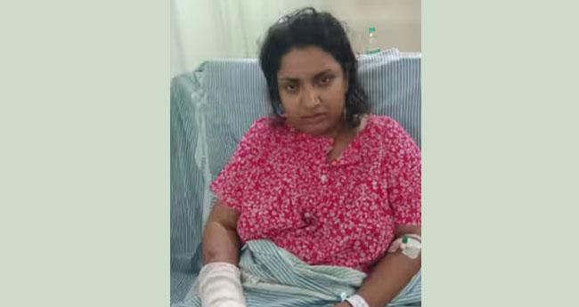 വ​ല്ലാ​ര്‍​പാ​ട​ത്ത് അ​ജ്ഞാ​ത സം​ഘം രാ​ത്രി​യി​ൽ മു​ഖം​മൂ​ടി ധ​രി​ച്ചെ​ത്തി യു​വ​തി​യെ ആ​ക്ര​മി​ച്ചു