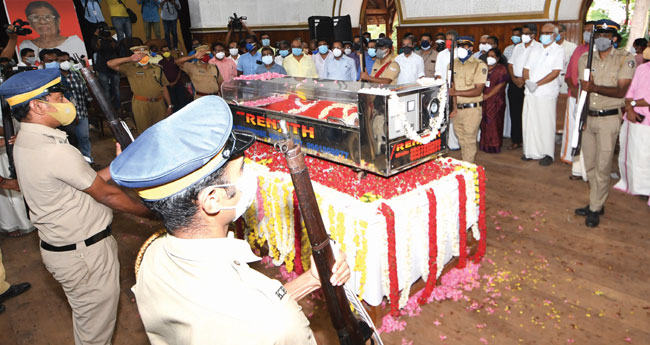 സമരനായികയ്ക്ക് അന്ത്യവിശ്രമം  ആ​​ല​​പ്പു​​ഴ വ​​ലി​​യചു​​ടു​​കാ​​ട്ടിൽ