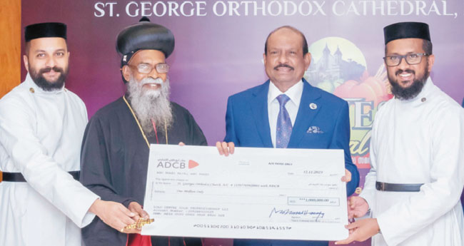 ദേ​വാ​ല​യ നി​ര്‍​മാ​ണ​ത്തി​ന് 10 ല​ക്ഷം  ദി​ര്‍​ഹം ന​ല്‍​കി എം.​എ. യൂ​സ​ഫ​ലി