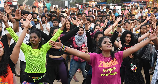 സ്‌​കൂ​ളു​ക​ളി​ലെ സൂം​ബ നൃ​ത്ത​ത്തി​നെ​തി​രേ  ഒ​രു വി​ഭാ​ഗം മു​സ്‌​ലിം സം​ഘ​ട​ന​ക​ള്‍