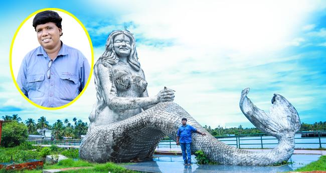 ഇ​രി​ക്കു​ന്ന മ​ത്സ്യ​ക​ന്യ​ക, ചി​രി​ക്കു​ന്ന ജോ​ൺ​സ്