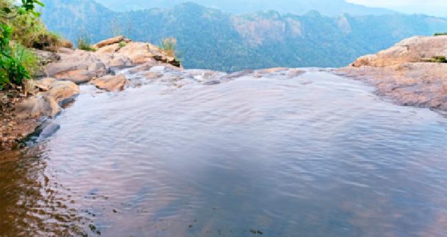 മ​ല​ക​ൾ കോ​ട്ട കെ​ട്ടി​യ കോ​ട്ട​ത്താ​വ​ളം
