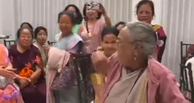 Elderly Woman Delights Internet With Her Dance On Piya Tu Ab Toh Aaja
