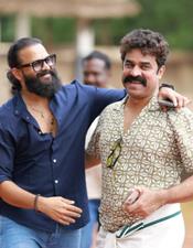 ആ​ട് 3യി​ൽ ജോ​യി​ൻ ചെ​യ്ത് ജ​യ​സൂ​ര്യ; വ​ന്പ​ൻ സെ​റ്റി​ന്‍റെ വീ​ഡി​യോ​യു​മാ​യി മി​ഥു​ൻ മാ​നു​വ​ൽ