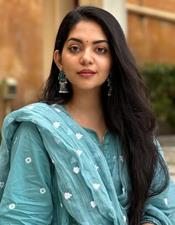 വീ​ട്ടി​ല്‍ ഇ​രി​ക്കാ​ന്‍ വ​യ്യ, ചെ​വി​പൊ​ട്ടു​ന്ന രീ​തി​യി​ൽ ക്ഷേ​ത്ര​ത്തി​ലെ ലൗ​ഡ്‌​സ്പീ​ക്ക​ര്‍; വി​മ​ര്‍​ശി​ച്ച് അ​ഹാ​ന