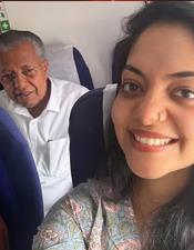 ആ​ർ​ക്കും സ​മീ​പി​ക്കാ​വു​ന്ന​തു​മാ​യ വ്യ​ക്തി​ത്വം; ചി​രി​യോ​ടെ മു​ഖ്യ​മ​ന്ത്രി,  സെ​ൽ​ഫി​യു​മാ​യി അ​ഹാ​ന