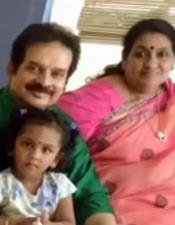 ഐ​സ്ക്രീം ക​ഴി​ച്ച​തി​ന് പി​ന്നാ​ലെ കു​ഴ​ഞ്ഞു​വീ​ണു, ആ​ശു​പ​ത്രി​ലെ​ത്തി​ച്ചെ​ങ്കി​ലും മ​രി​ച്ചു;  ഭാ​ര്യ​യു​ടെ വി​യോ​ഗ​ത്തെ​ക്കു​റി​ച്ച് ദേ​വ​ൻ