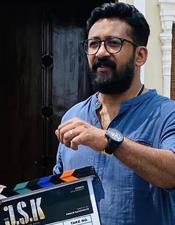 ക​ഥാ​പാ​ത്ര​ത്തി​ന്‍റെ പേ​ര് പ​റ​യു​ന്പോ​ൾ പോ​ലും ശ്ര​ദ്ധി​ക്ക​ണം; ജെ​എ​സ്കെ സം​വി​ധാ​യ​ക​ൻ പ​റ​യു​ന്നു