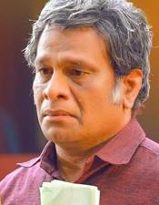 ഹ​രീ​ഷ് പേ​ര​ടി​ക്കൊ​പ്പം മ​ക​ൻ വി​ഷ്ണു​വും; മ​ധു​ര ക​ണ​ക്ക് ട്രെ​യി​ല​ർ
